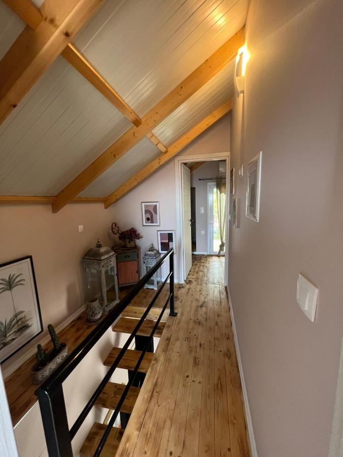 Villa Attic View à Loútsa Extérieur photo